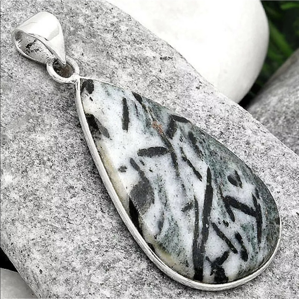 Natural Hornblende stone Sterling silver pendant - Picture 2 of 8
